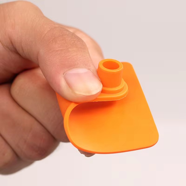 Livestock Ear Tags Press-Fit Installation